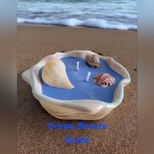 Ocean Breeze Scented 100% Soy Candle Ceramic Shell Dish with Seashells